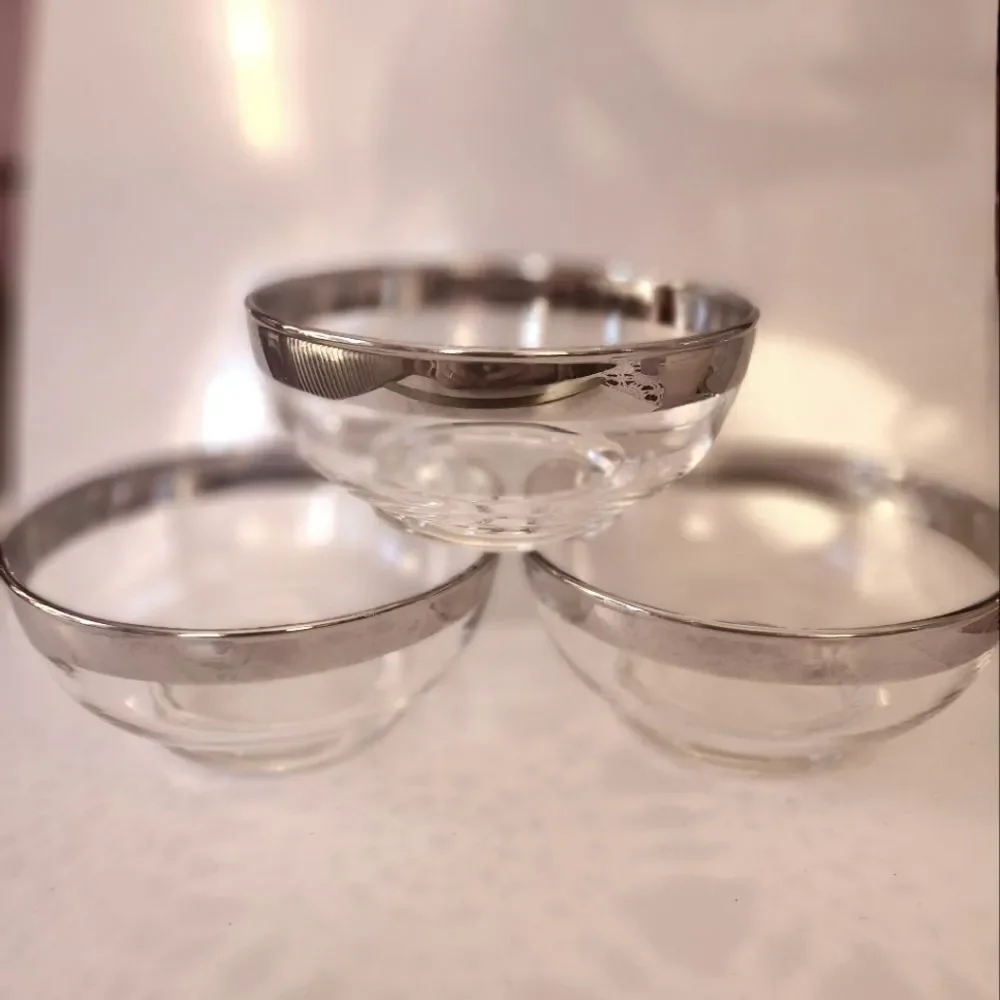 Vintage Pristine 1960s Dorothy Thorpe Set of 3 Small Glass Bowls w/Silver Band